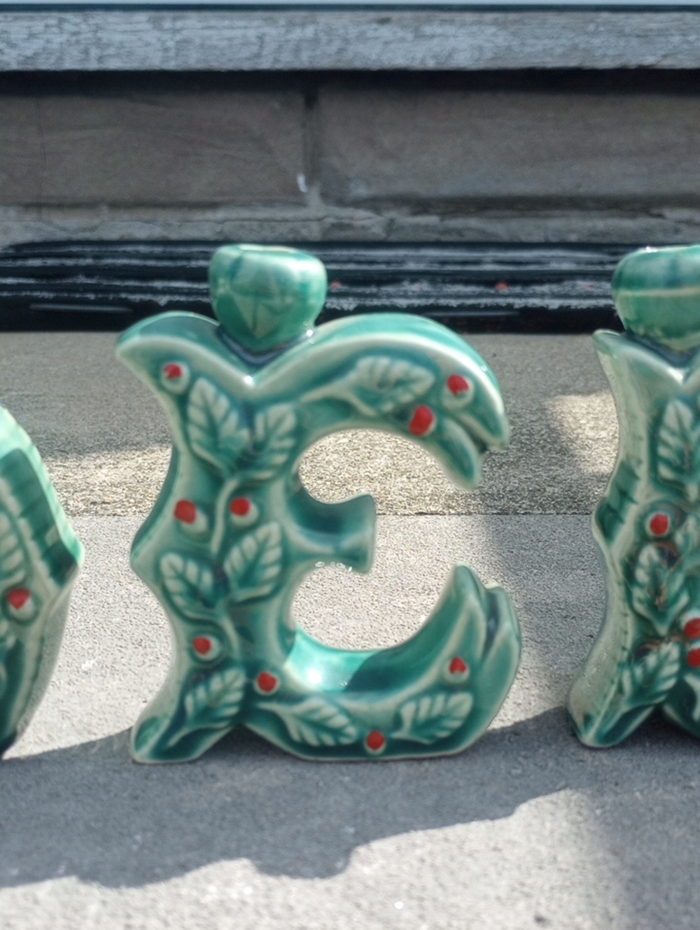 Vintage Ceramic Christmas Holiday Green Noel Letters w/ Red Holly Pattern - Picture 4 of 7